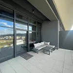 Luxe Studio With Pool, Sauna, Jacuzzi, Gym, Balcony