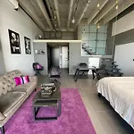 Luxe Studio With Pool, Sauna, Jacuzzi, Gym, Balcony
