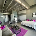 Luxe Studio With Pool, Sauna, Jacuzzi, Gym, Balcony