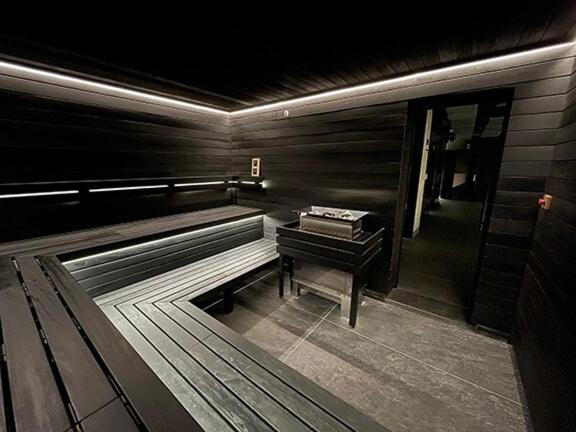 Luxe With Pool, Sauna, Jacuzzi, Gym, Balcony Apartment