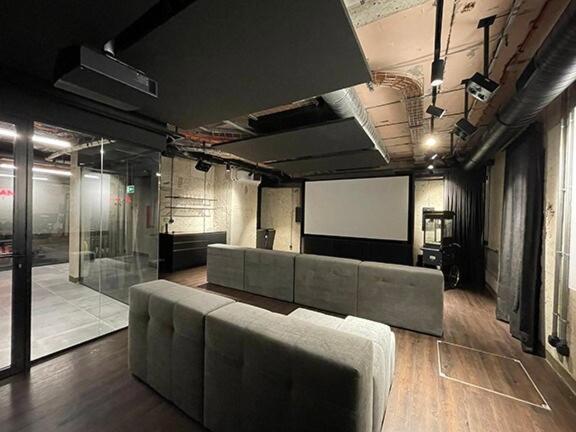 Luxe With Pool, Sauna, Jacuzzi, Gym, Balcony Apartment