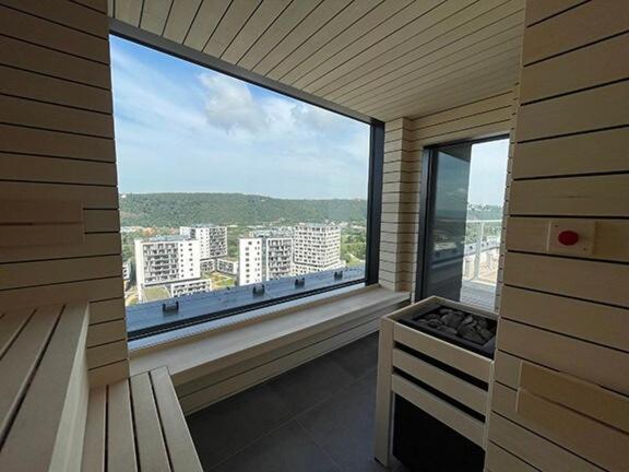 Luxe With Pool, Sauna, Jacuzzi, Gym, Balcony Apartment Prague