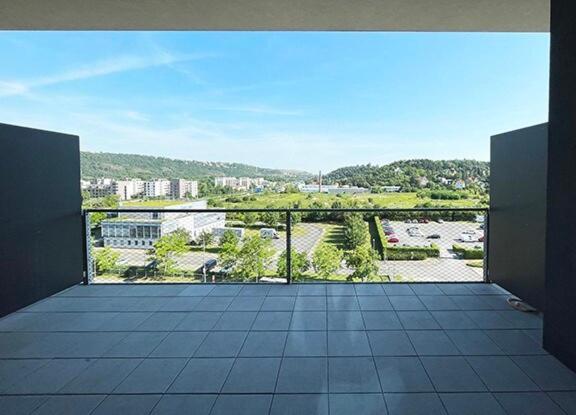 Luxe With Pool, Sauna, Jacuzzi, Gym, Balcony Prague