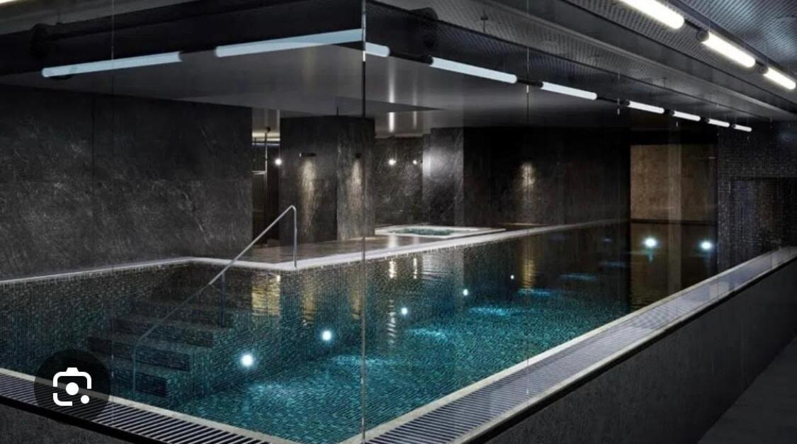 Luxe With Pool, Sauna, Jacuzzi, Gym, Balcony Apartment