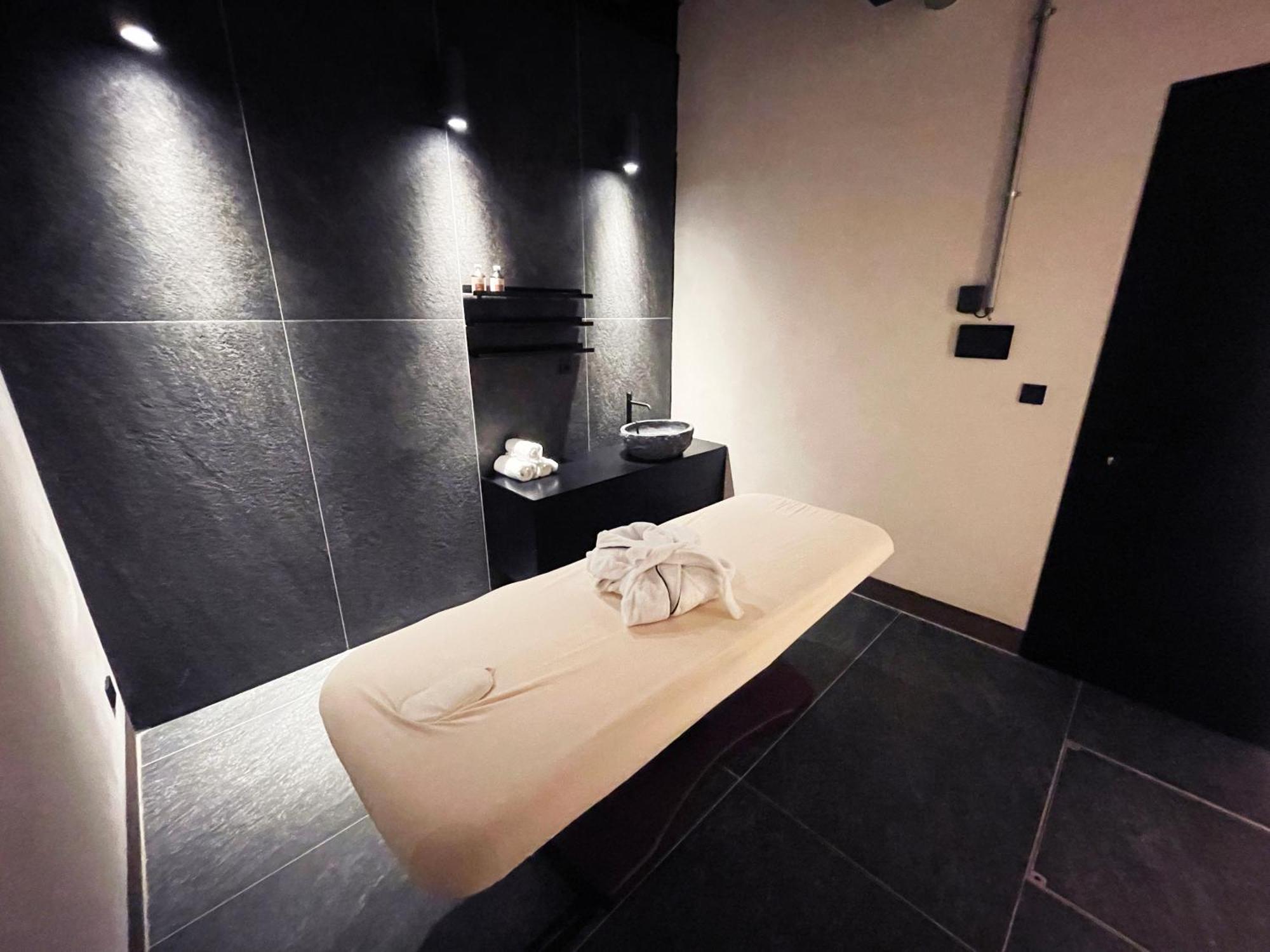 Luxe With Pool, Sauna, Jacuzzi, Gym, Balcony