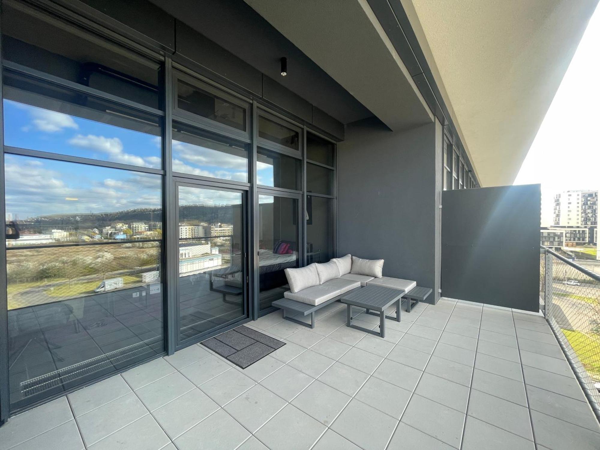 Luxe With Pool, Sauna, Jacuzzi, Gym, Balcony