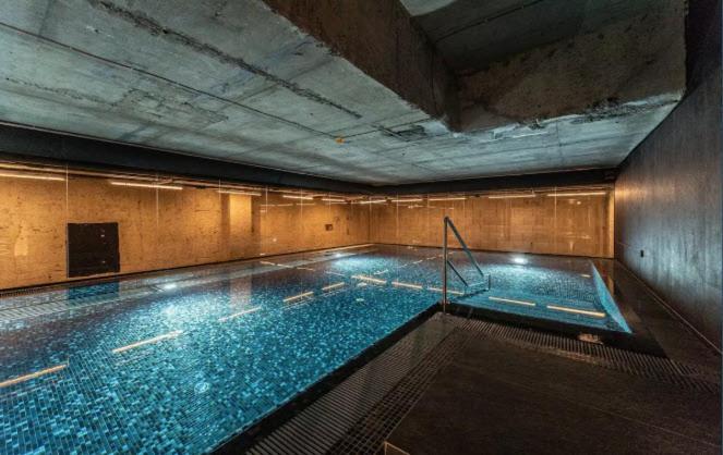 Apartment Luxe With Pool, Sauna, Jacuzzi, Gym, Balcony Prague