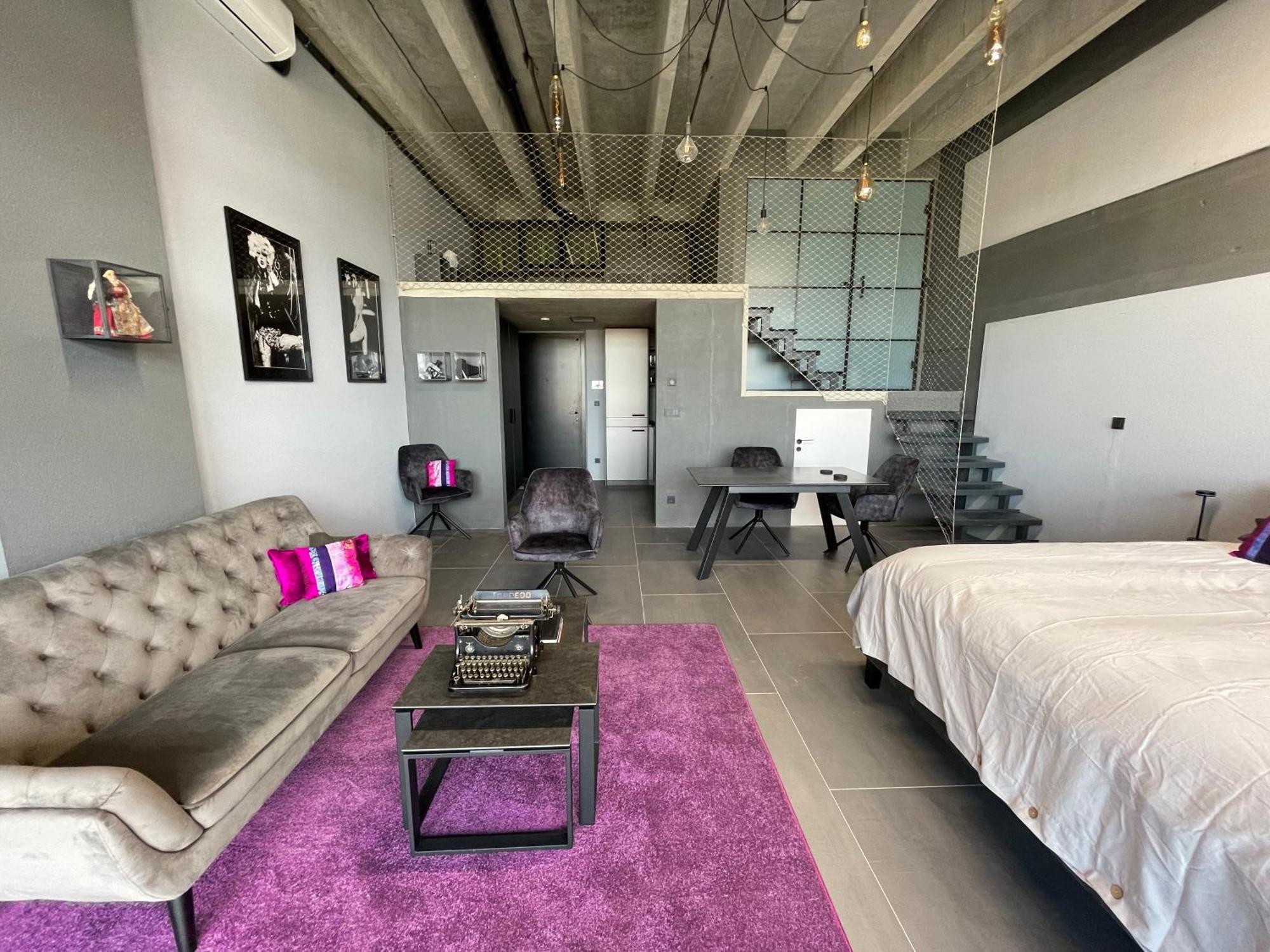 Luxe With Pool, Sauna, Jacuzzi, Gym, Balcony Apartment *