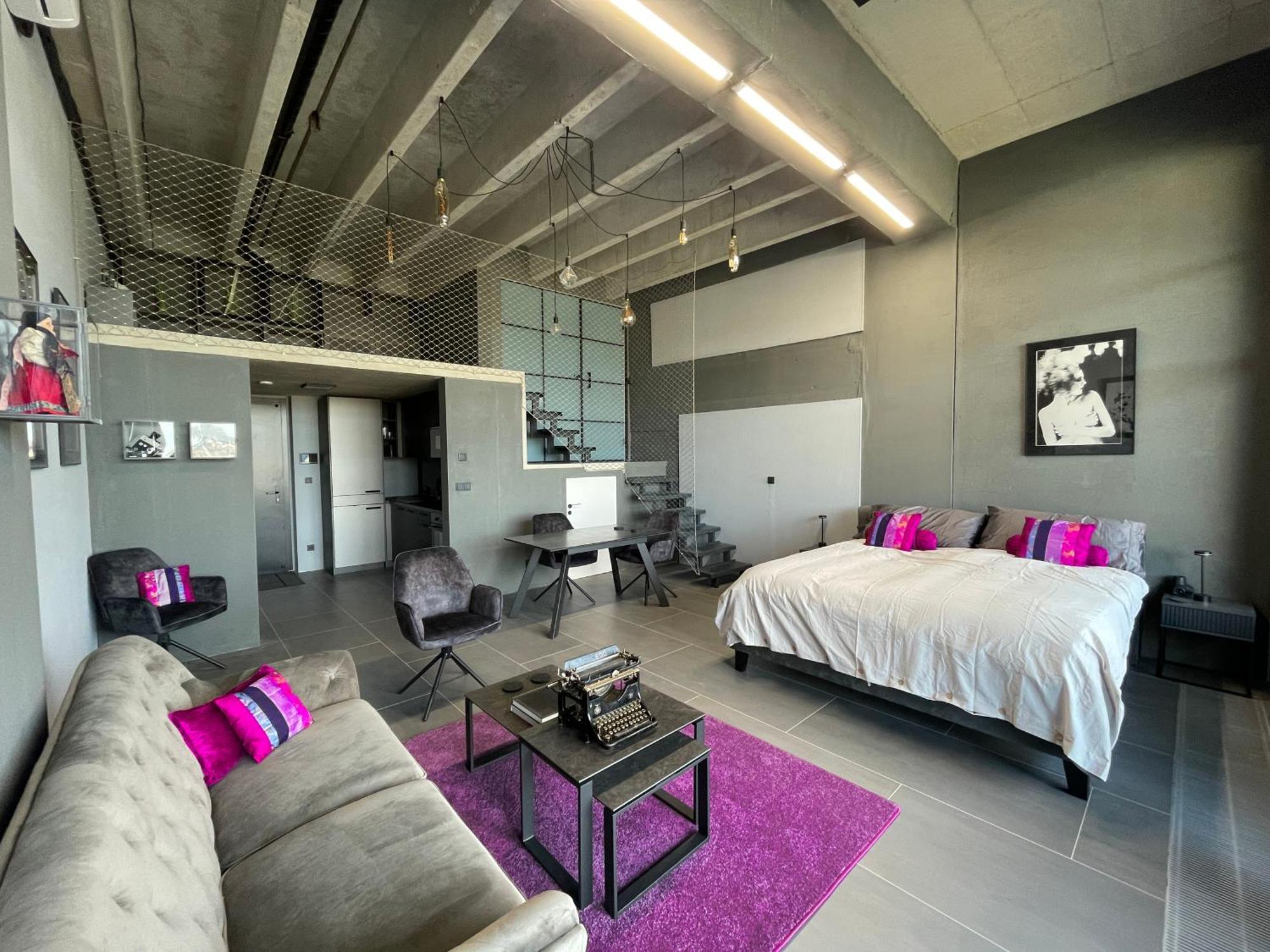 Luxe With Pool, Sauna, Jacuzzi, Gym, Balcony Apartment
